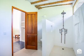 Shower, hair dryer, towels, toilet paper - Magnífico TopSpot® con AC en Peñalisa-Girardot (Ricaurte)