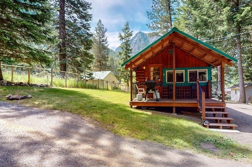 Mt Bonneville Cabin Near Wallowa Lake + pets okay