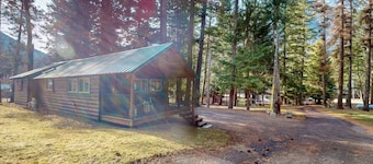 Mt Bonneville Cabin Near Wallowa Lake + pets okay