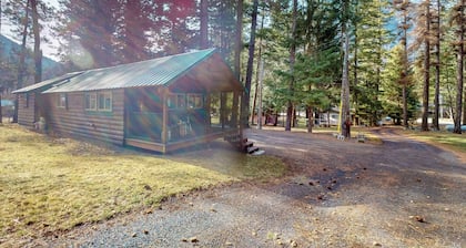 Perfect for a romantic getaway or small family trip, this inviting cabin offers comfort, charm, and an unbeatable location.