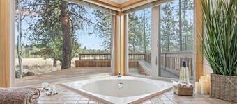 Black Butte Ranch with access to shared pool & spa