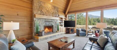 Smart TV, chimenea y tenis de mesa