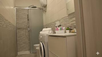 House, 1 Bedroom, Accessible | Bathroom