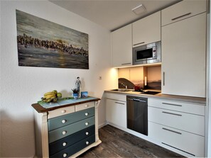 Private kitchen - Apartment “Dünenatelier” with Balcony and Wi-Fi (Norderney)
