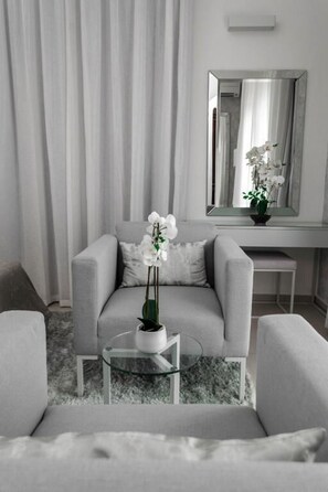 Apartamento superluxo, sacada, vista para a cidade | Área de estar