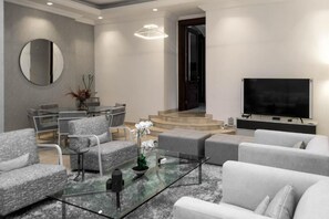 Apartamento superluxo, sacada, vista para a cidade | Área de estar