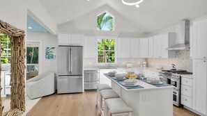 Private kitchen - **PALMS ON DUVAL @ OLD TOWN** Private Home w/ Pool + LAST KEY SERVICES... (Key West)