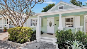 Exterior - **PALMS ON DUVAL @ OLD TOWN** Private Home w/ Pool + LAST KEY SERVICES... (Key West)