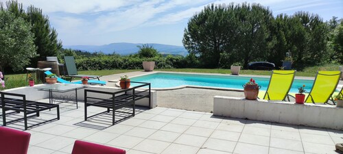 Detached house, fully fenced, swimming pool, bowling green, dogs welcome.