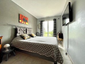 3 bedrooms, iron/ironing board, free WiFi, bed sheets