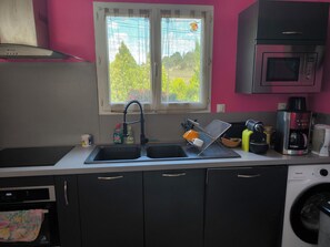 Kaffetrakter/tekoker, kjøleskap, mikrobølgeovn og ovn