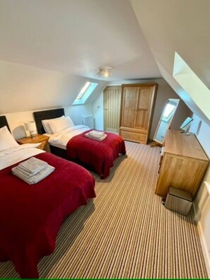 2 bedrooms, iron/ironing board, WiFi - Elliot Cottage Your Retreat in Heart of Peebles (Scottish Borders)