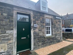 Exterior - Elliot Cottage Your Retreat in Heart of Peebles (Scottish Borders)