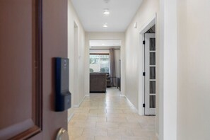 Interior - Private Retreat Near River Walk, Marketplace, CSUB (Bakersfield)