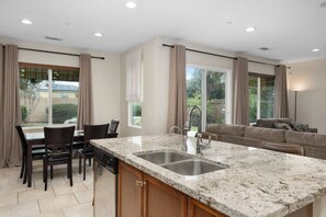 Interior - Private Retreat Near River Walk, Marketplace, CSUB (Bakersfield)
