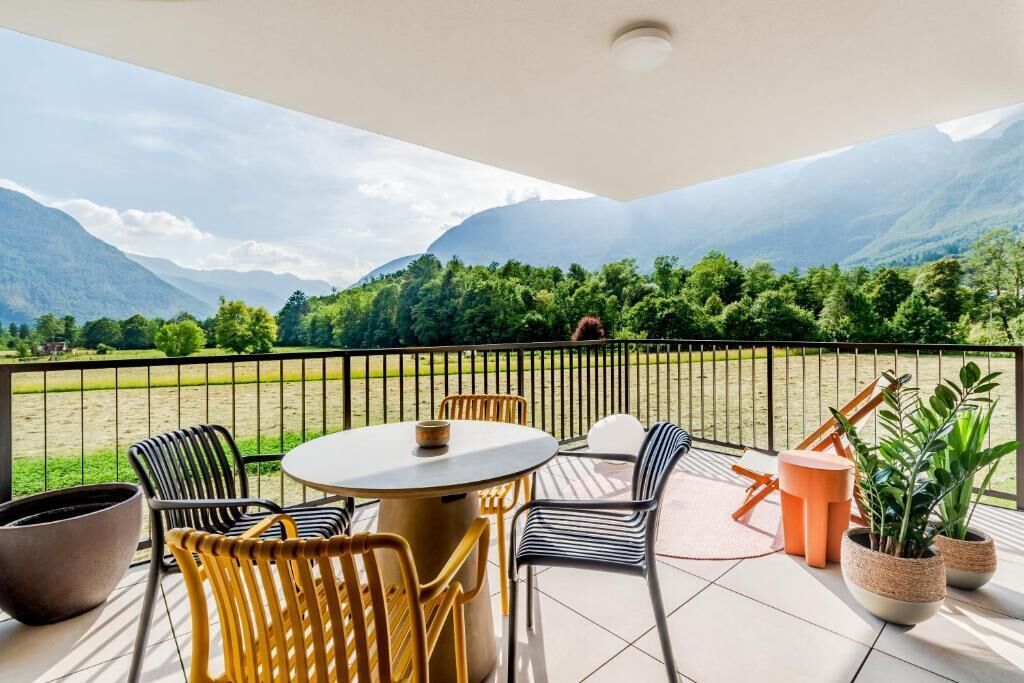 Apartment, Balcony, Mountain View | Outdoor dining