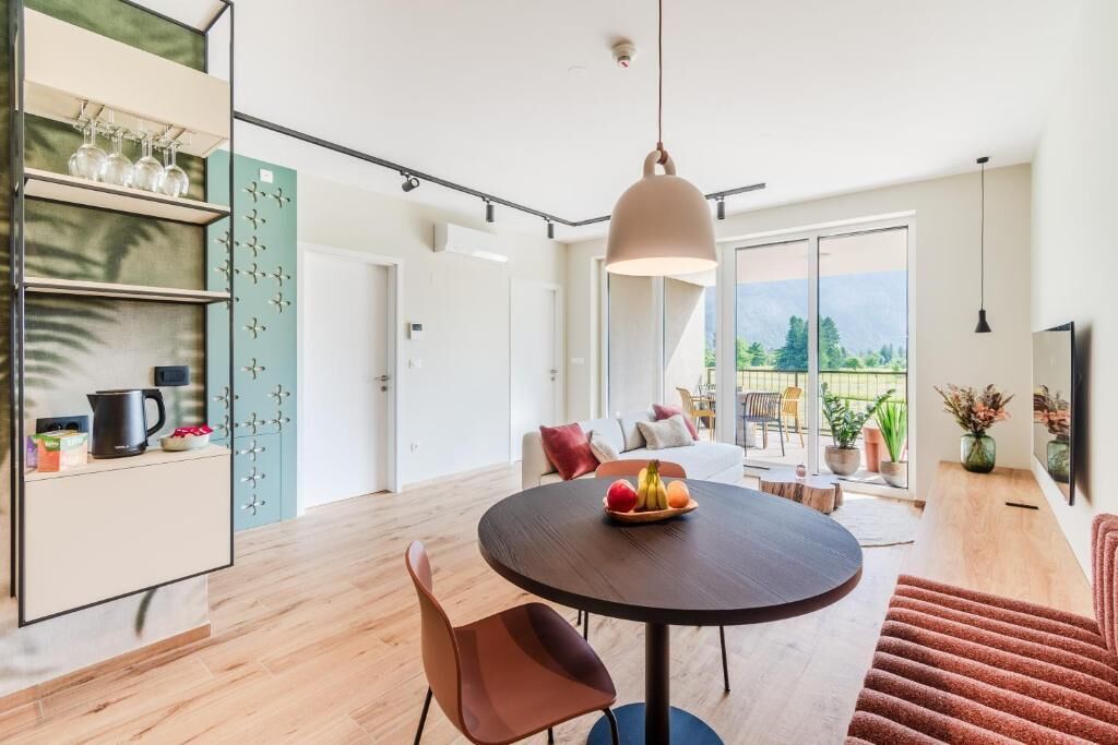 Apartment, Balcony, Mountain View | Interior