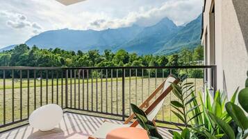 Apartment, Balkon, Bergblick | Unterkunftsgelände