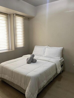 1 bedroom, iron/ironing board, free WiFi, bed sheets - 1bdr&1br condo in enjoyable New Port City with AC, parking near T3airport,casino (Pasay City)