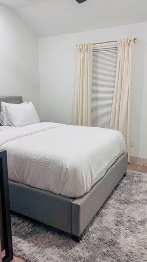 Room - Little Nyssa Home Away From Home (Houston)