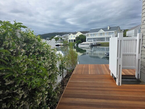 Characterful Thesen Island 4-Bed House with private jetty & lagoon views!