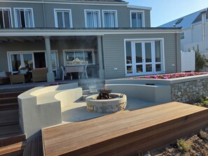 Terrace/patio - Characterful Thesen Island 4-Bed House with private jetty & lagoon views! (Knysna)