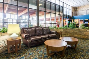 Lobby - Quality Inn & Suites Salina West (Salina)