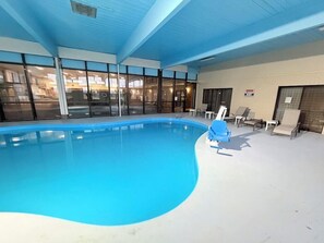 Inomhuspool och utomhuspool