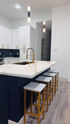 House | Private kitchen - Little Nyssa Home Away From Home (Houston)