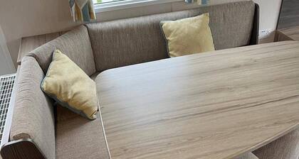 Caravan- Sleeps 6, 2 Bedrooms - Thurston Manor