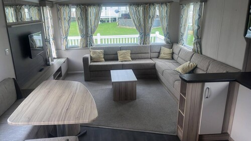 Caravan - Sleeps 6 - Thurston Manor