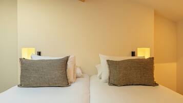 Duplex, 4 Bedrooms | In-room safe, iron/ironing board, cribs (free), WiFi (free)