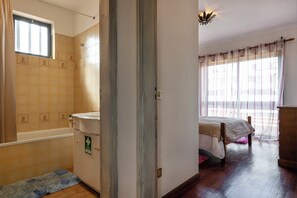 Appartement, uitzicht op de stad | Een strijkplank/strijkijzer, gratis wifi