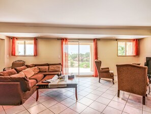 TV - Villa I Tre Fratelli by Interhome (Pianottoli-Caldarello)