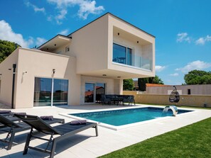 A heated pool - Vacation home Paula by Interhome (Pula)