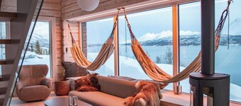 Sommarbukt - "Tind" Aurora Hideaway | Premium Fjord Lodge