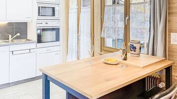 Kühlschrank, Mikrowelle, Ofen, Geschirrspüler