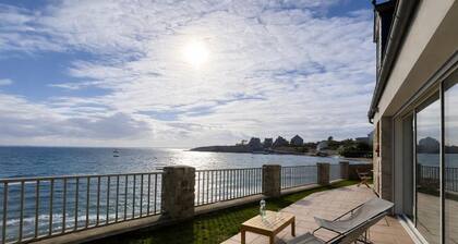maison avec jardin, vue imprenable, au bord de la plage!
