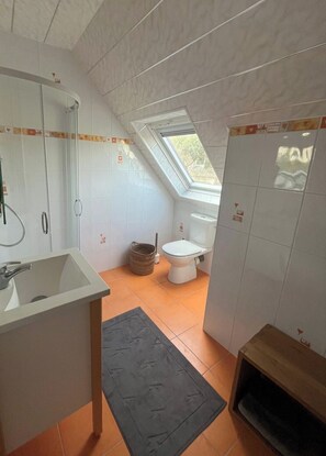 Bathroom - Vrbo Property (Île-de-Batz)