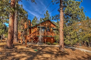 Exterior - Spacious Log Cabin w/ Game Room & AC Near Bear Mountain (Big Bear City)