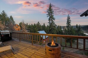 Terrace/patio - Lakeview Mountain Retreat w/ Balcony, Gas Fire Pit, Pool table, Walk to Lake (Fawnskin)