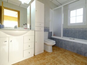 Bathroom / Wellness - Vacation home Isabel by Interhome (Miami Platja)