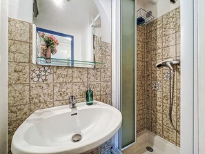 Bathroom - Los Amigos by Interhome (Le Grau du Roi)