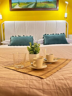1 habitación, tabla de planchar con plancha, wifi y ropa de cama 