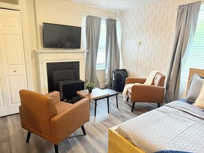 Interior - German Village Studio, Full Kitchen, Sleeps 2 (Columbus)