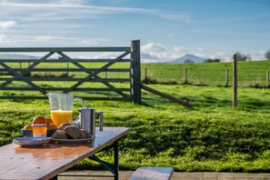 Outdoor dining - Beautifully Restored 1800s Farmhouse with Hot Tub | Petryal (Llangernyw)