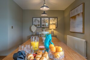 Dining - Luxury Cottage Pembrokeshire with Hot Tub and Games Room | Ty-Ficer (Amroth)