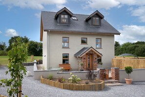 Exterior - Luxury Cottage Pembrokeshire with Hot Tub and Games Room | Ty-Ficer (Amroth)