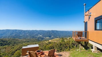 Basic Chalet | Outdoor dining
