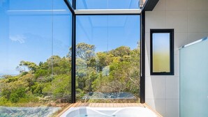 A modern bathroom with a glass-enclosed hot tub and a view of a forested hillside. - Cabin With Panoramic View of the Sierra Vst043 (Anitapolis)